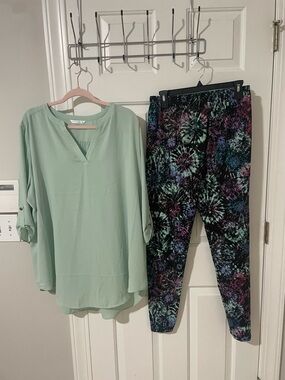 Mint Green Blouse 3xl with extra plush tie dye leggings